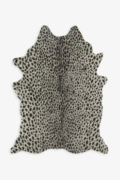 Brand new โญ Ruggable White Cheetah Faux Hide Rug ๐